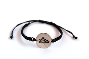 Globetrotter "mountain" macrame bracelet
